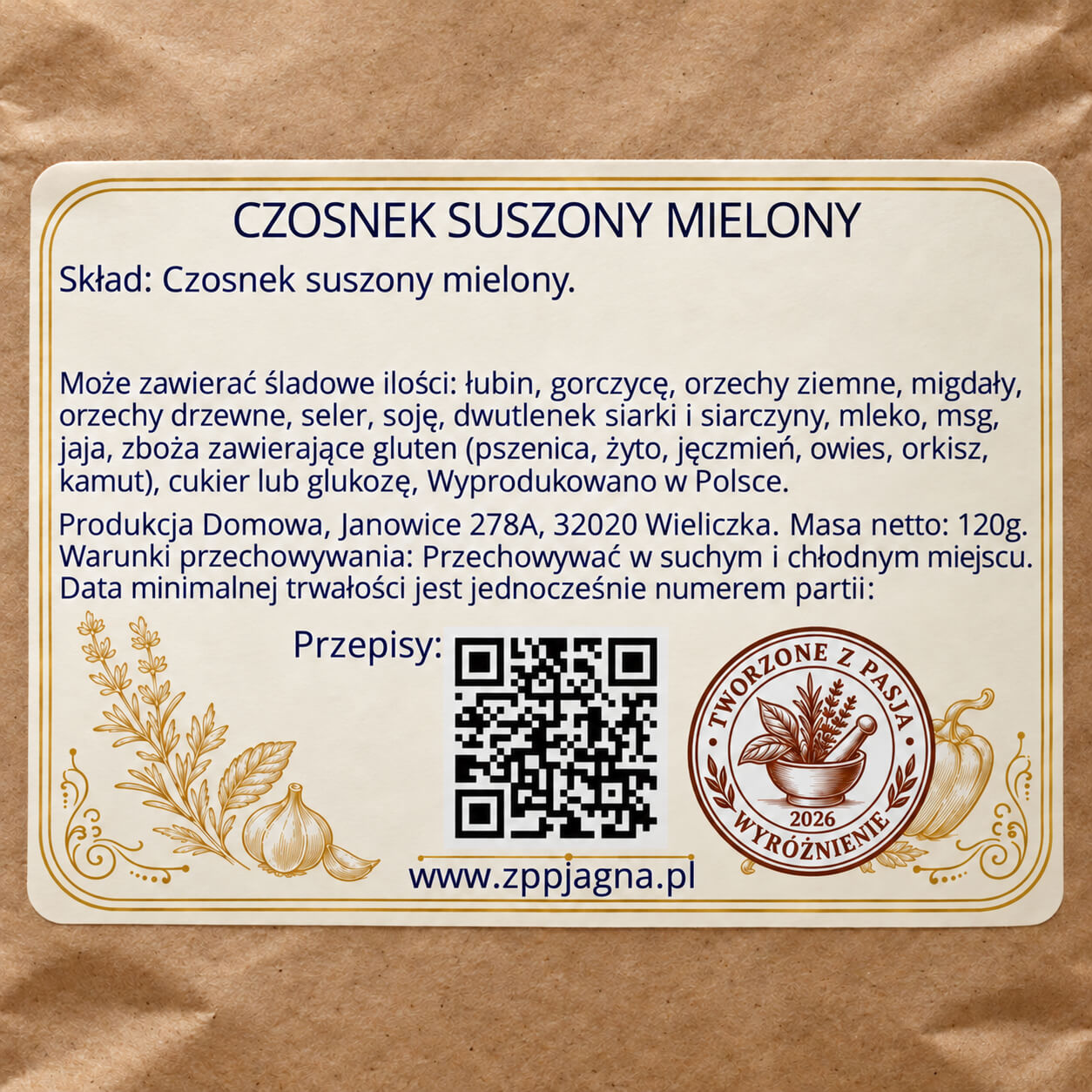 Zbliżenie tylnej etykiety produktu ze składem i informacjami o przechowywaniu