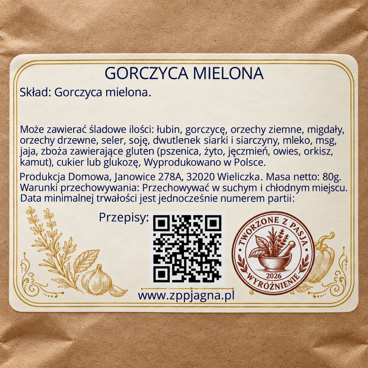 Zbliżenie tylnej etykiety produktu ze składem i informacjami o przechowywaniu