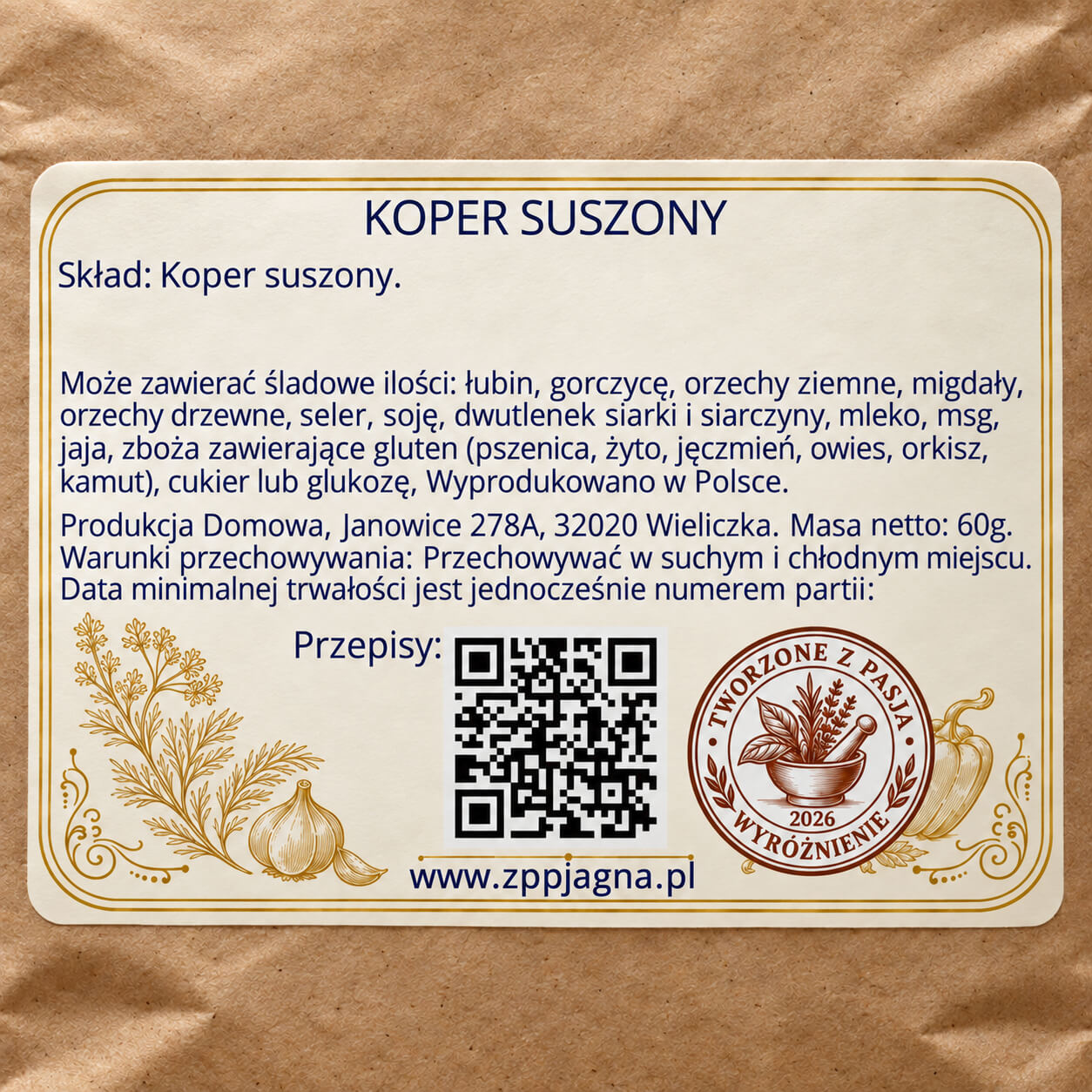Zbliżenie tylnej etykiety produktu ze składem i informacjami o przechowywaniu