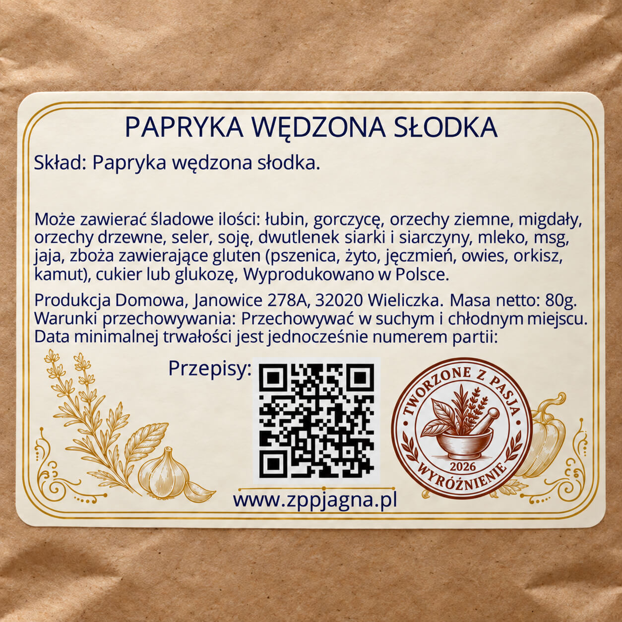 Zbliżenie tylnej etykiety produktu ze składem i informacjami o przechowywaniu