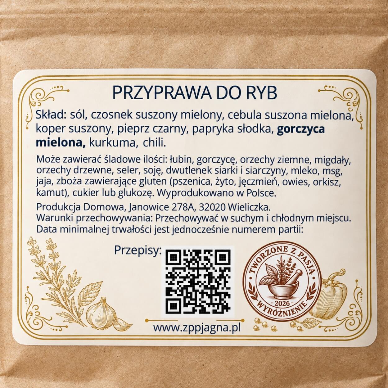Zbliżenie etykiety przyprawy do ryb ze składem, wyróżnioną gorczycą i warunkami przechowywania