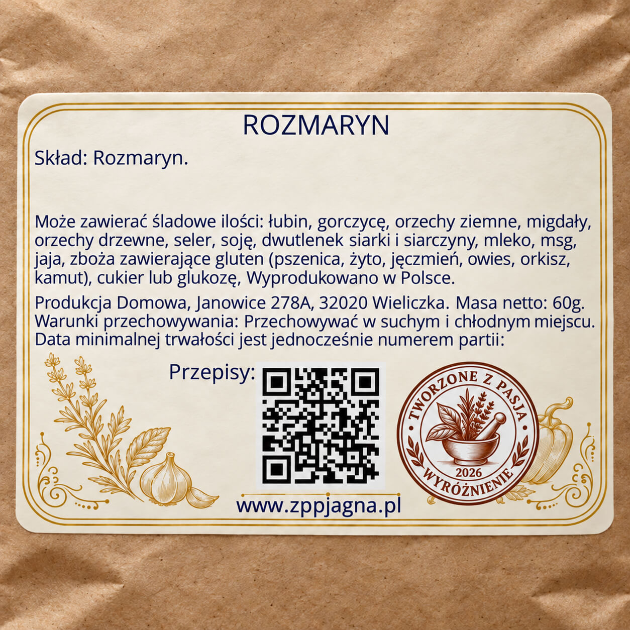 Zbliżenie tylnej etykiety produktu ze składem i informacjami o przechowywaniu